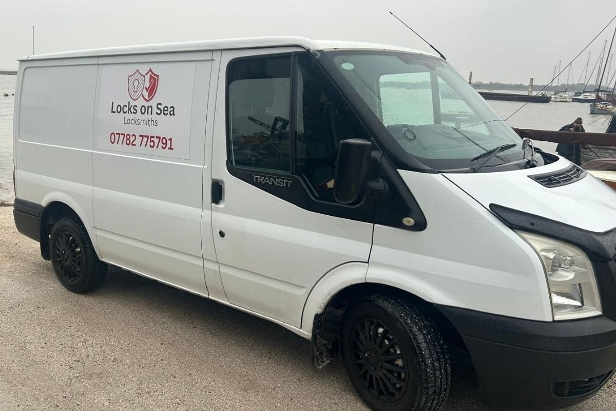 24/7 emergency locksmith ashingdon, emergency locksmith, mobile locksmith, trusted locksmith, local locksmith, locked out, snapped key, spare key, lock repairs, lock replacements, car fob programming, garage fob programming