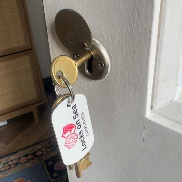 A customers home lock repaired in southend with new mortice locking system offering much more security. Key now turns smoothly, with a fresh set of keys cut for the lock as well. Professional locksmithing by Locks on Sea with the branded Locks key chain to prove it.